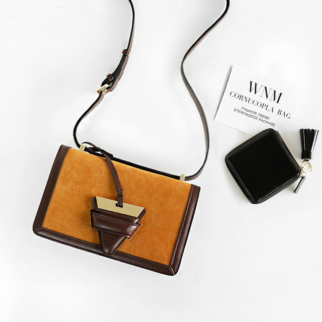 真皮三角扣小方包