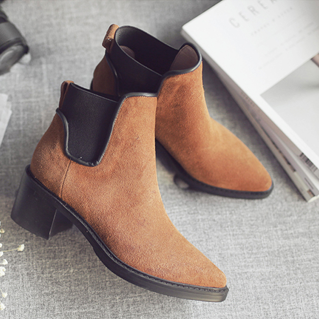 真皮尖头粗跟短靴