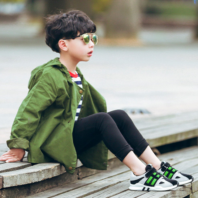 男童透气运动鞋