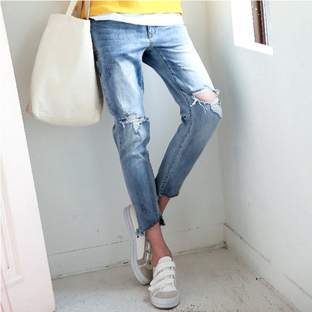 青年破洞九分牛仔裤