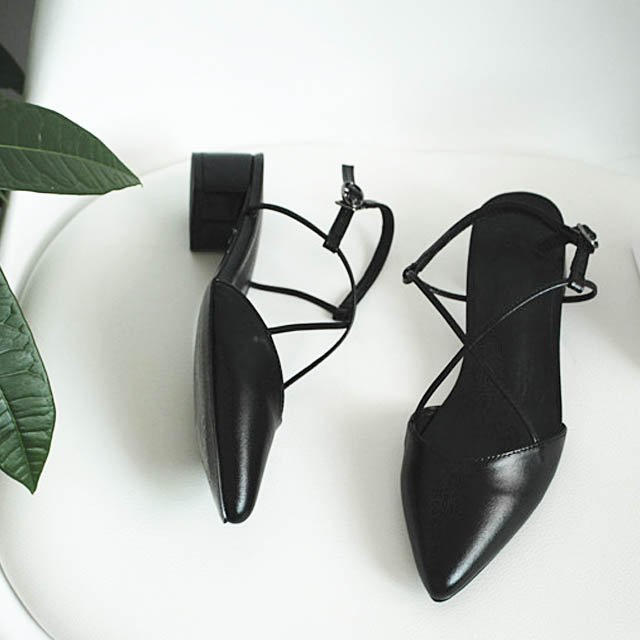 尖头复古绑带罗马凉鞋