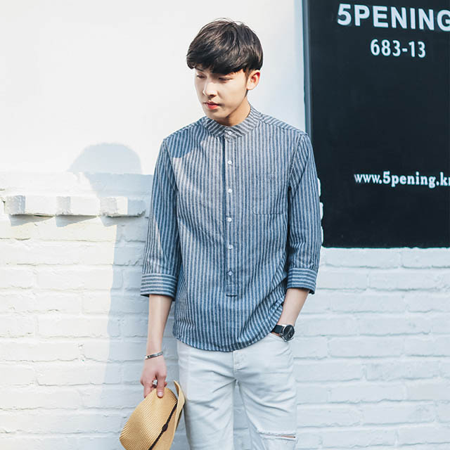 青年小清新竖条纹衬衫