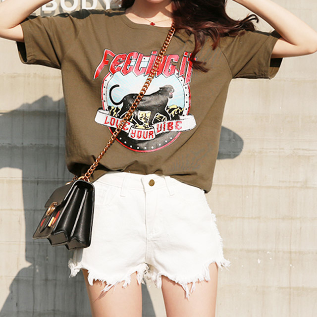 高腰不规则毛边白色牛仔短裤