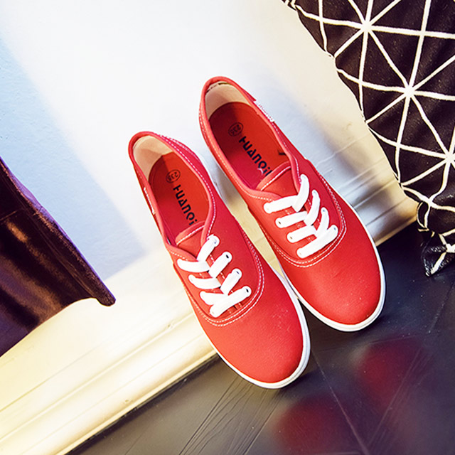 春夏百搭低帮休闲帆布鞋