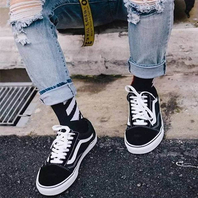 VANS经典情侣休闲板鞋