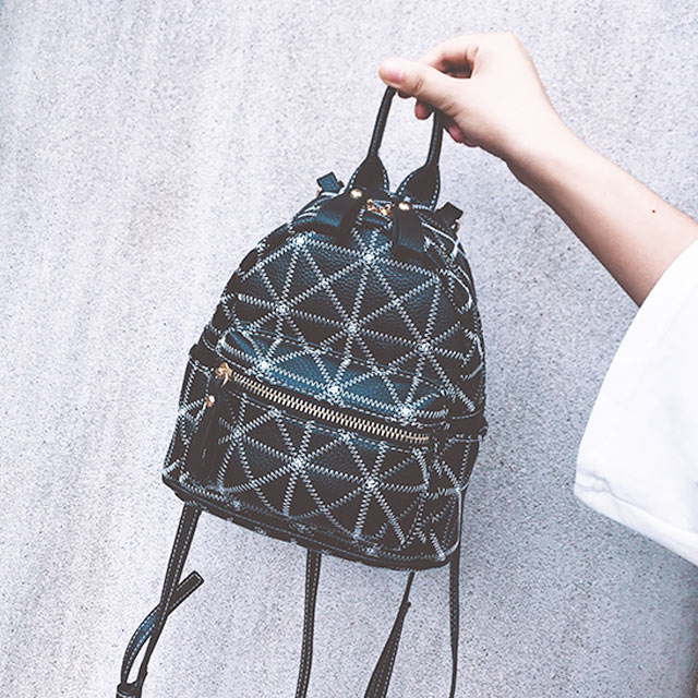 菱格车缝线迷你双肩包