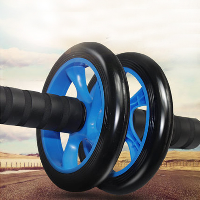 男女健身腹肌轮