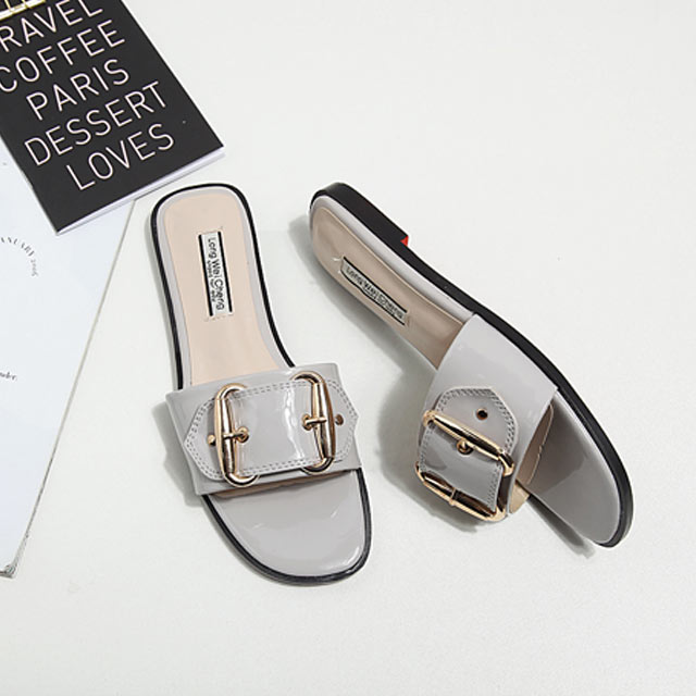 皮带扣平底凉拖鞋