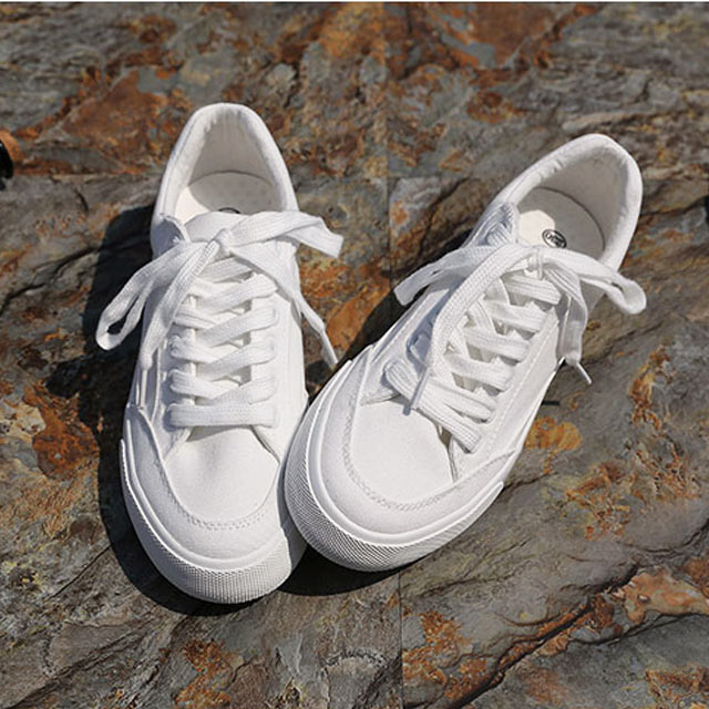 夏季平底小白鞋