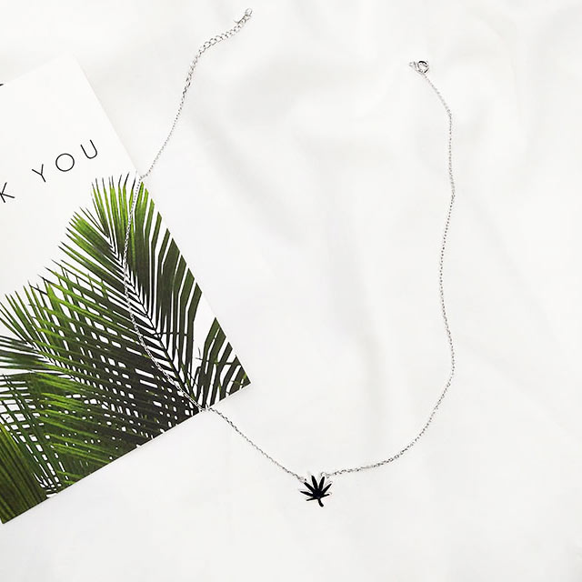 日韩版简约麻叶子吊坠项链