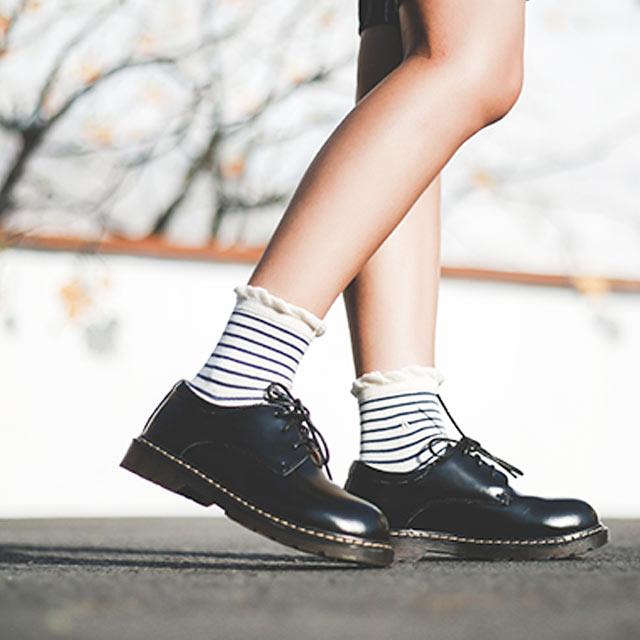 英伦漆皮小皮鞋