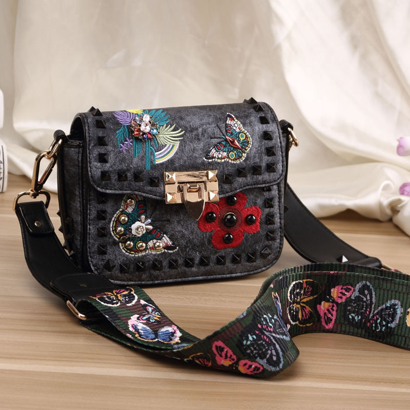 潮韩版铆钉镶钻绣花小方包