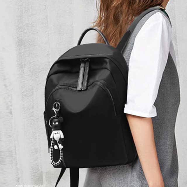 新款时尚尼龙休闲帆布书包