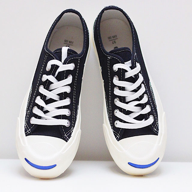 街拍复古百搭经典款帆布鞋
