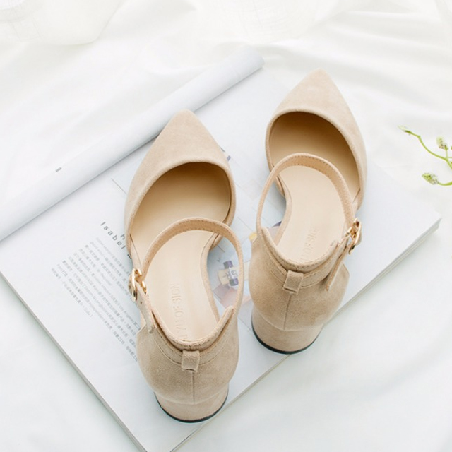 百语一字扣尖头绒面鞋