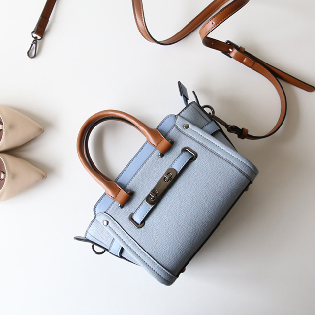 蝙蝠翅膀撞色小包包