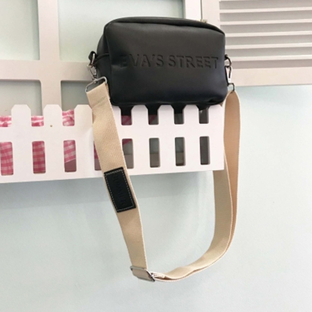 宽肩带迷你单肩包