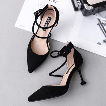时尚猫跟细跟鞋