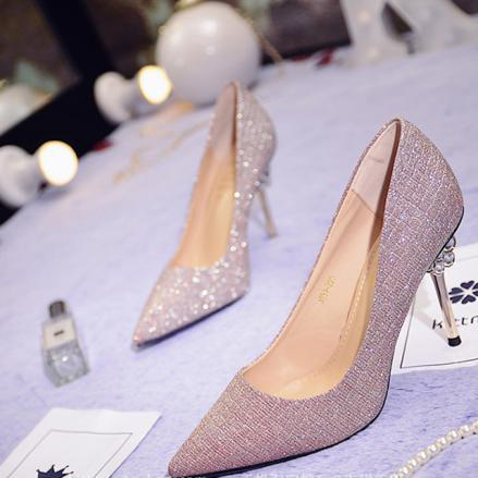 新款浅口尖头高跟鞋