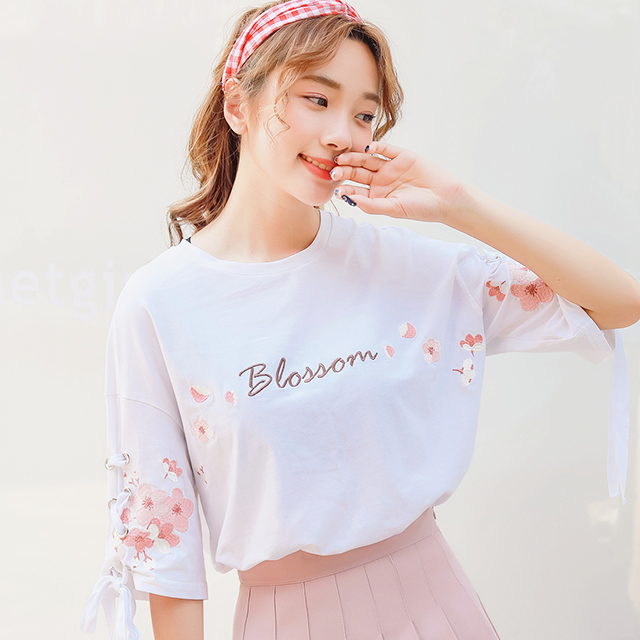 花朵刺绣白色T恤