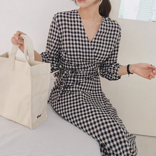 气质格子V领连衣裙