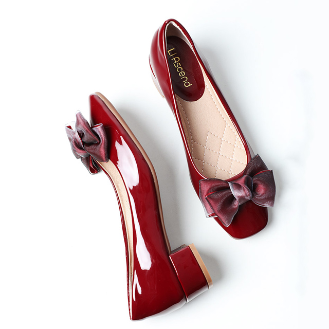 新款红色漆皮小皮鞋