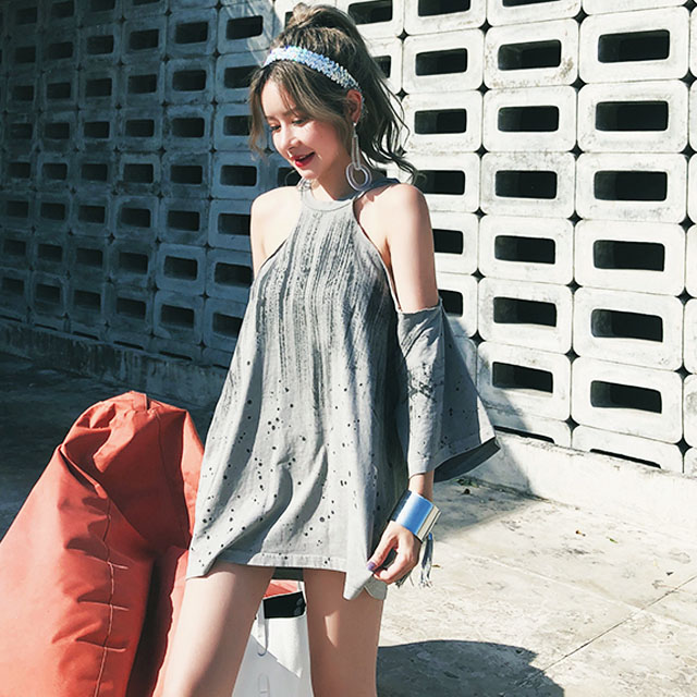 金美希露肩挂脖印花T恤