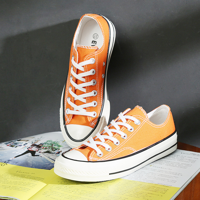 休闲情侣纯色百搭帆布鞋