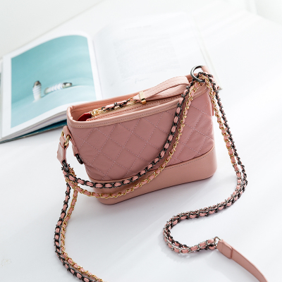 明星同款真皮流浪包