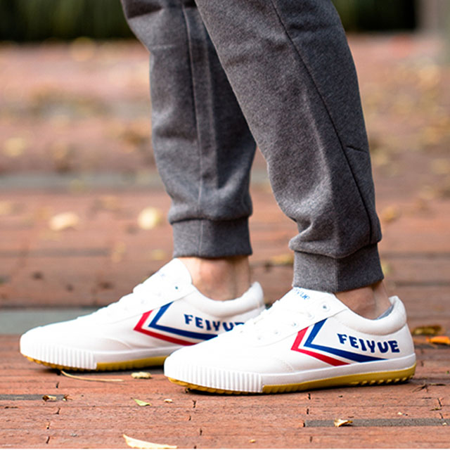 飞跃复古风小白鞋