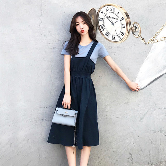 珊珊简约学院风背带裙