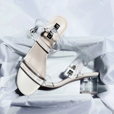 透明一字扣带水晶高跟鞋
