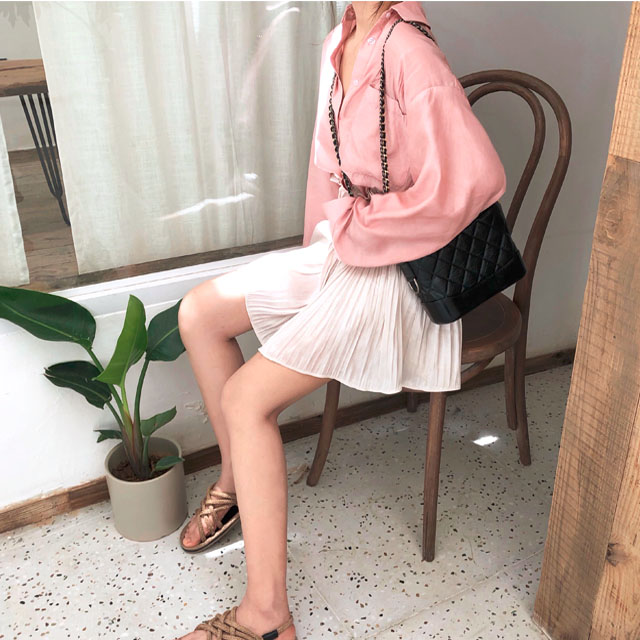 时尚亮面百褶裙