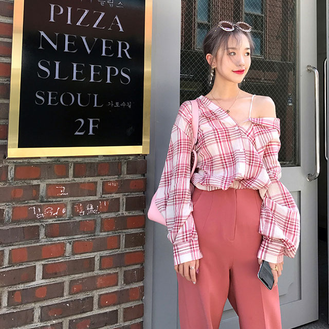 露肩两穿粉色格子吊带衬衫