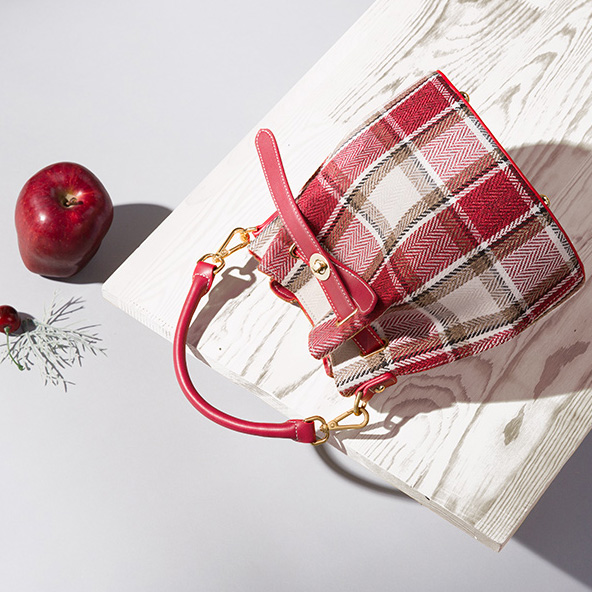 韩版百搭格子水桶包