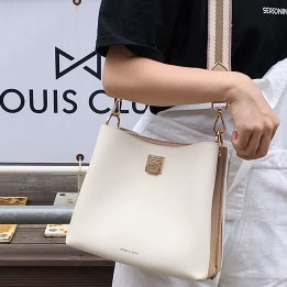 小优家宽肩带水桶包