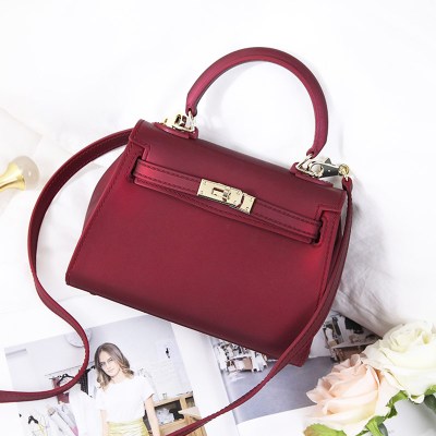 磨砂单肩斜挎凯莉包