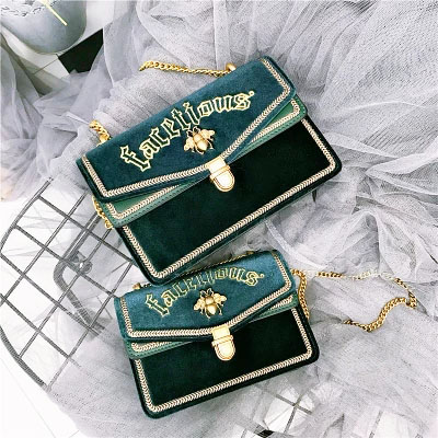 蜜蜂刺绣港风丝绒小方包