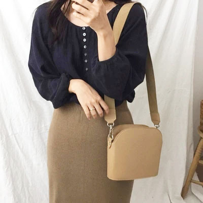 韩版复古宽肩带斜挎贝壳包