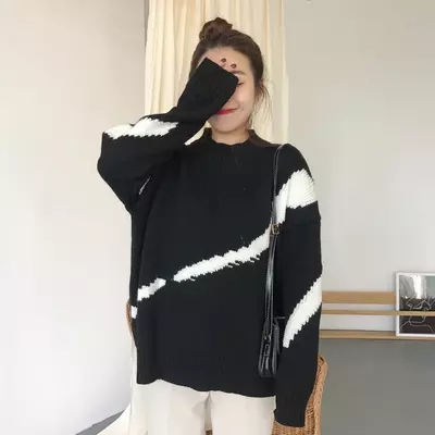 黑色羊毛绒针织衫