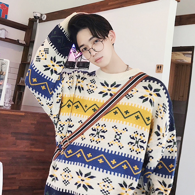 子俊文艺刺绣圆领毛衣