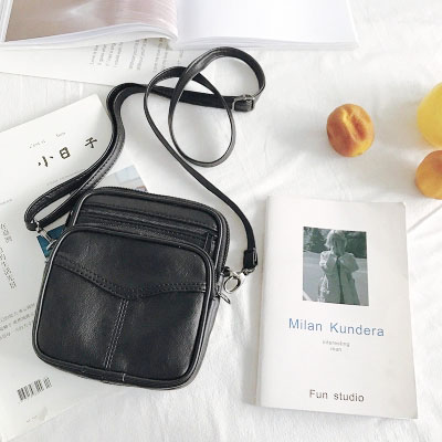 黑色复古斜挎小皮包