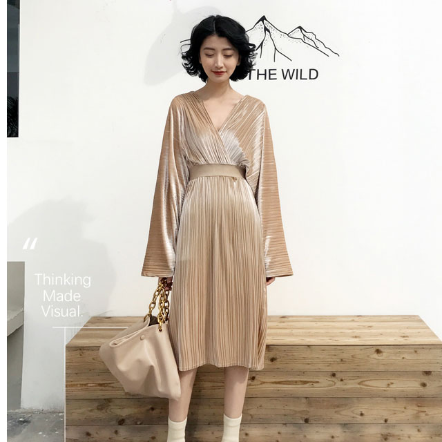 复古温柔风丝绒V领百褶裙