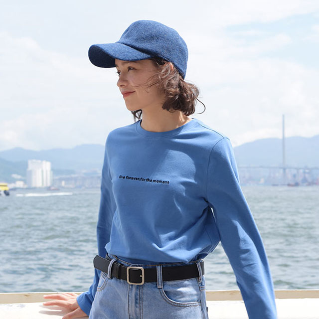 英文字母刺绣圆领纯色打底衫