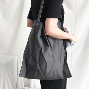 菱形褶皱单肩包