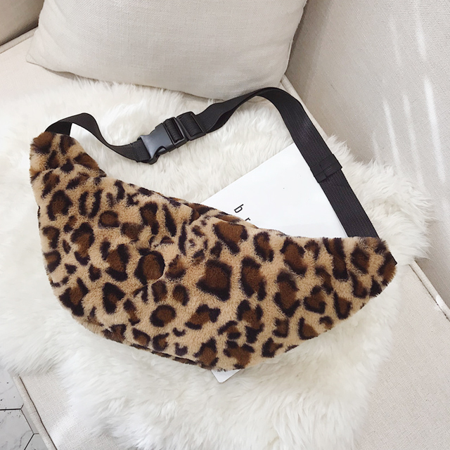 个性豹纹印花胸包