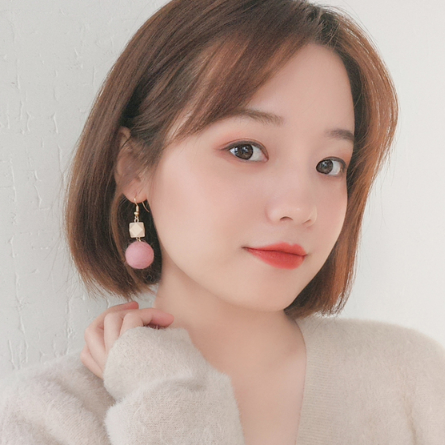 莫兰迪色系毛球耳环