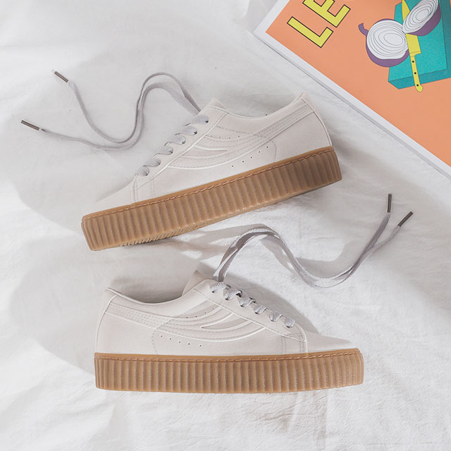 百搭基础港风小白鞋